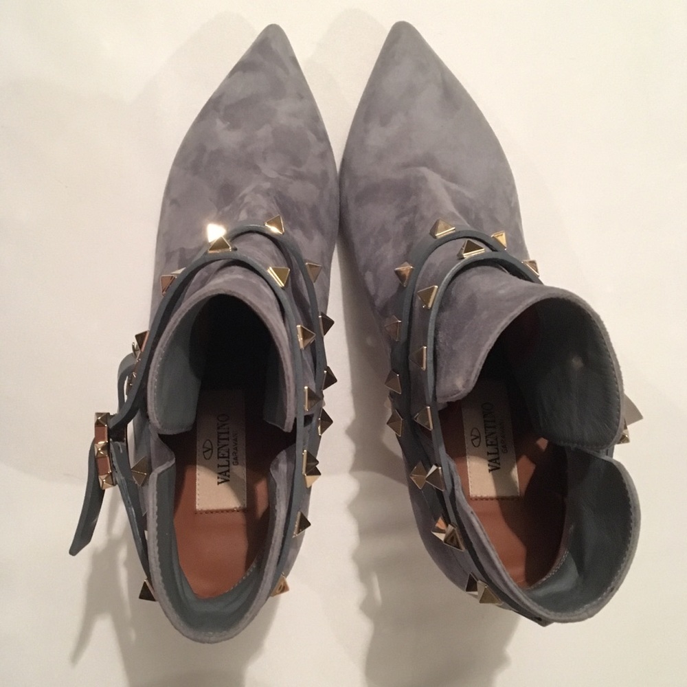⚫️Sold⚫️ Valentino Rockstud Suede Booties - Picture 2 of 5